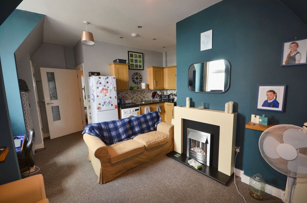 2 bed flat for saleCobden Street, Kettering NN16 photo 2