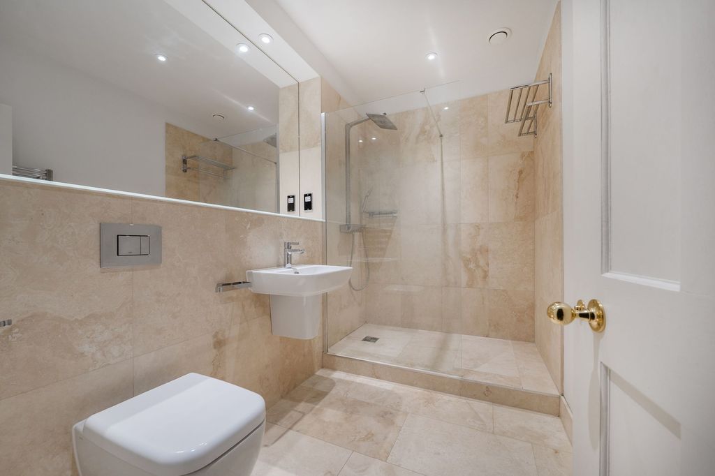 Additional image 6 of 2 bed flat for saleKings Drive, Midhurst GU29
