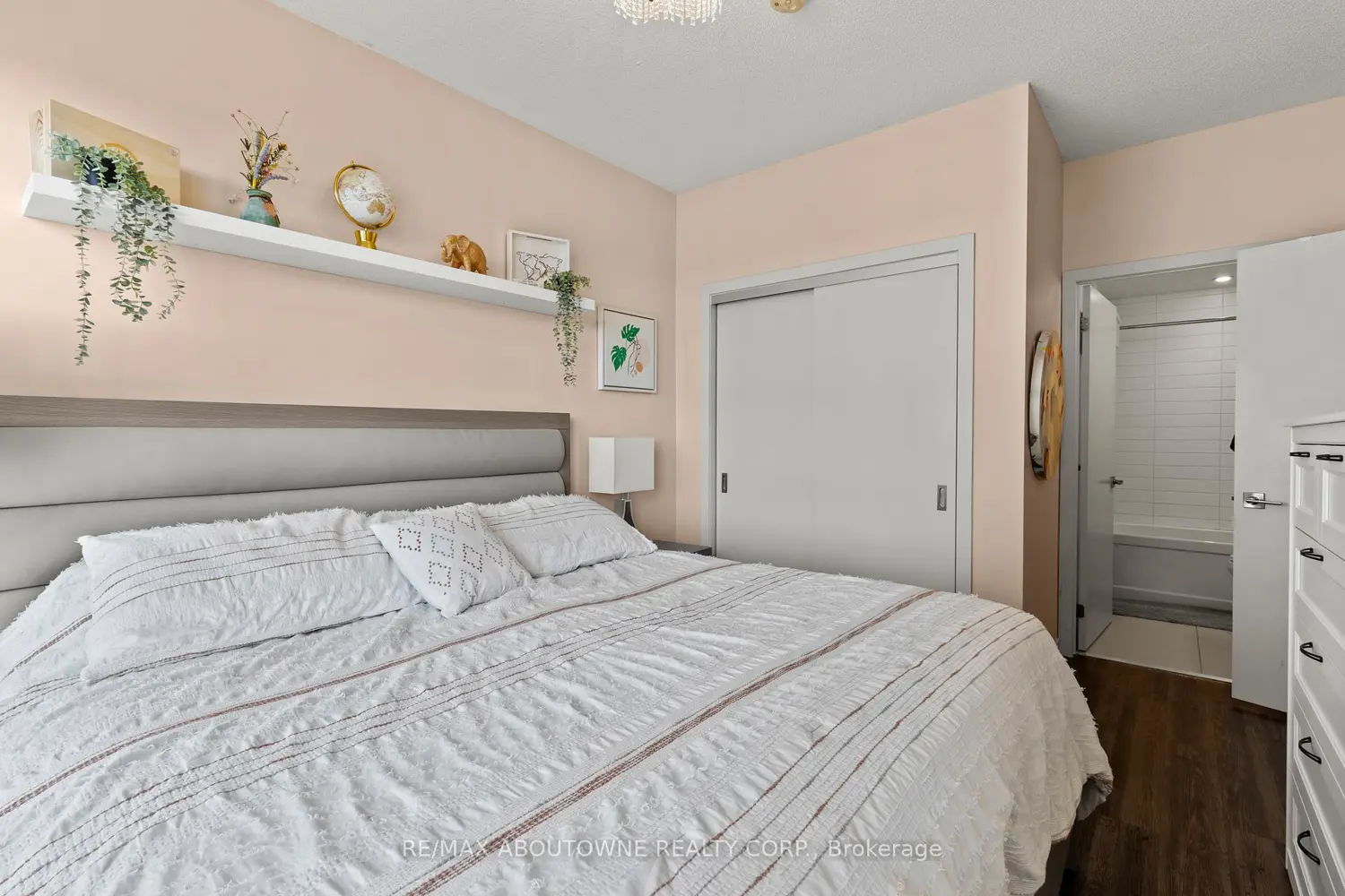 Additional image 7 of 2087 Fairview Street 906