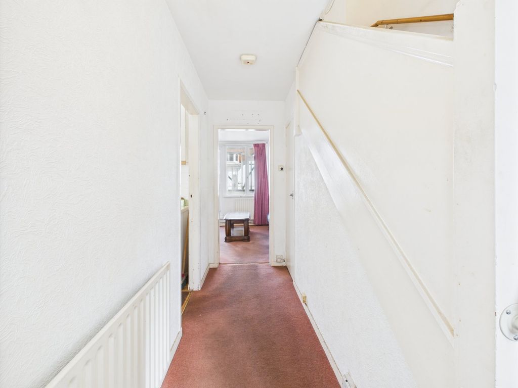 Additional image 4 of 3 bed flat for salePackhorse Road, Gerrards Cross, Buckinghamshire SL9