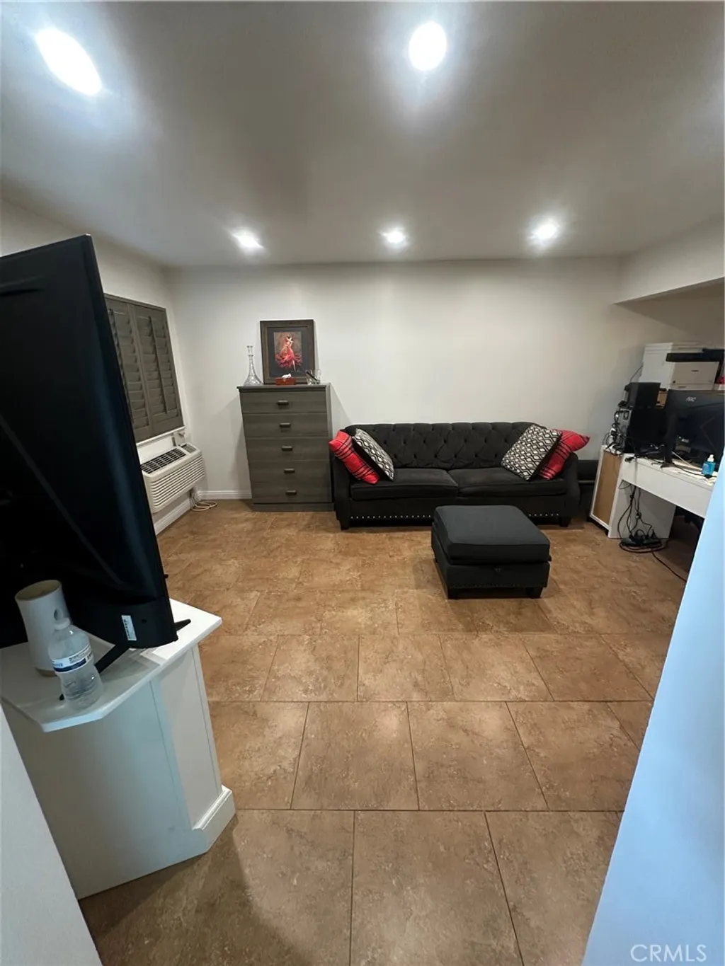 635 N Bristol St, Santa Ana, CA 92703