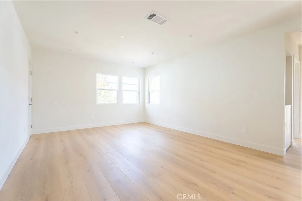 Additional image 42 of 1065 E Spazier Ave Unit 202, Burbank, CA 91502