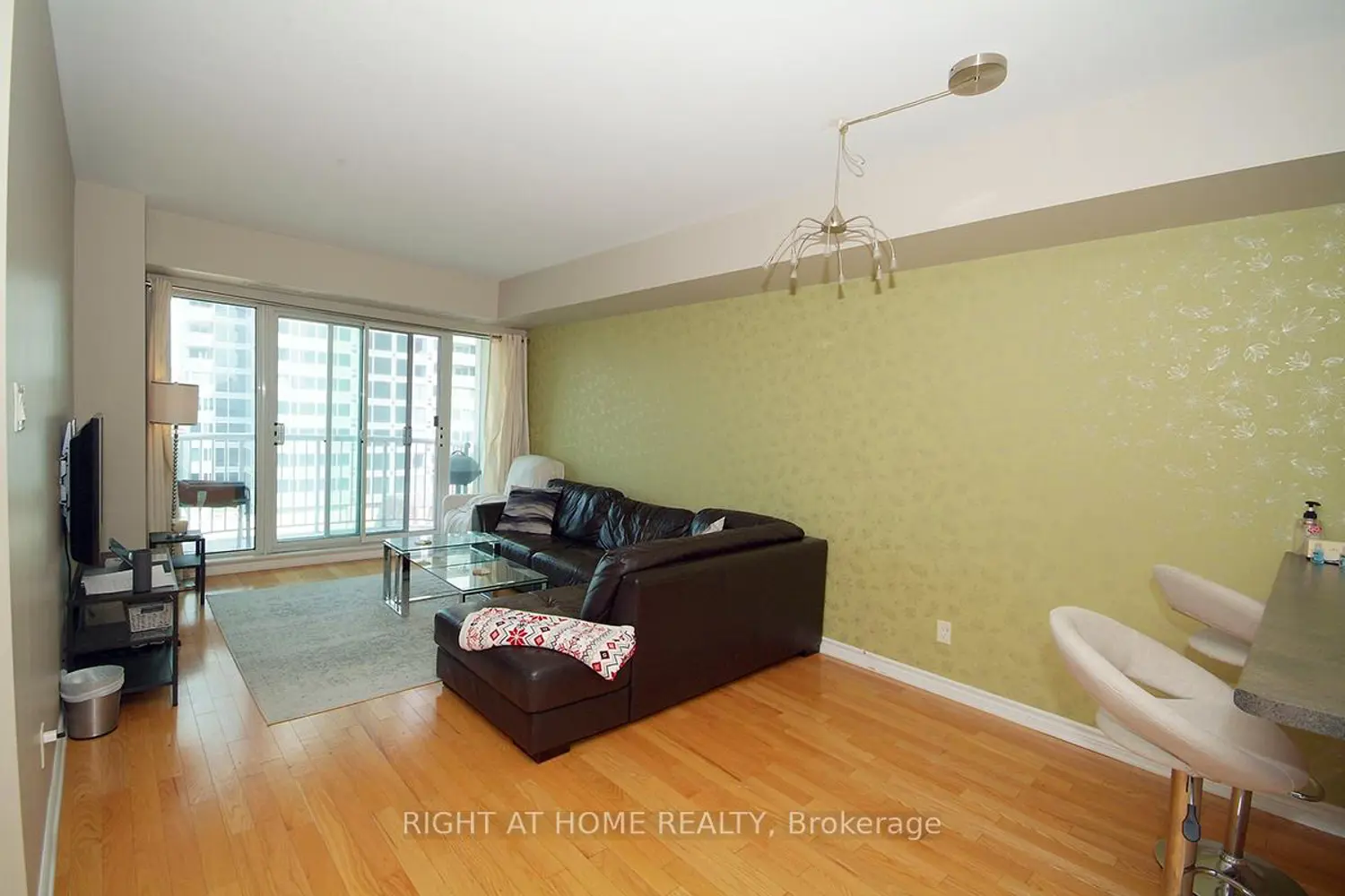 Additional image 3 of 200 Rideau Street 702