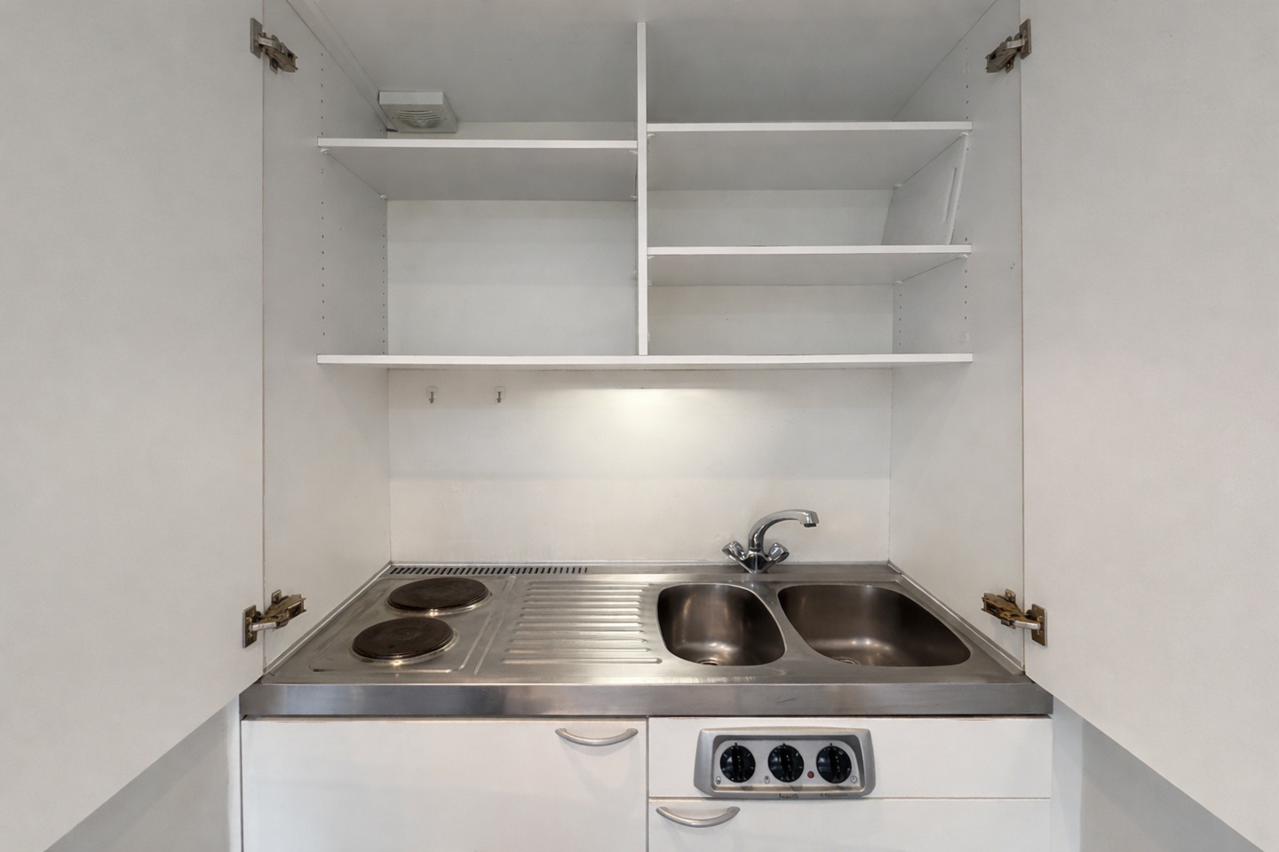 Additional image 3 of Studio Flat, West Cromwell Road, SW5, N1 7GU