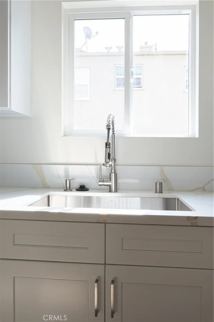 Additional image 50 of 1065 E Spazier Ave Unit 102, Burbank, CA 91502