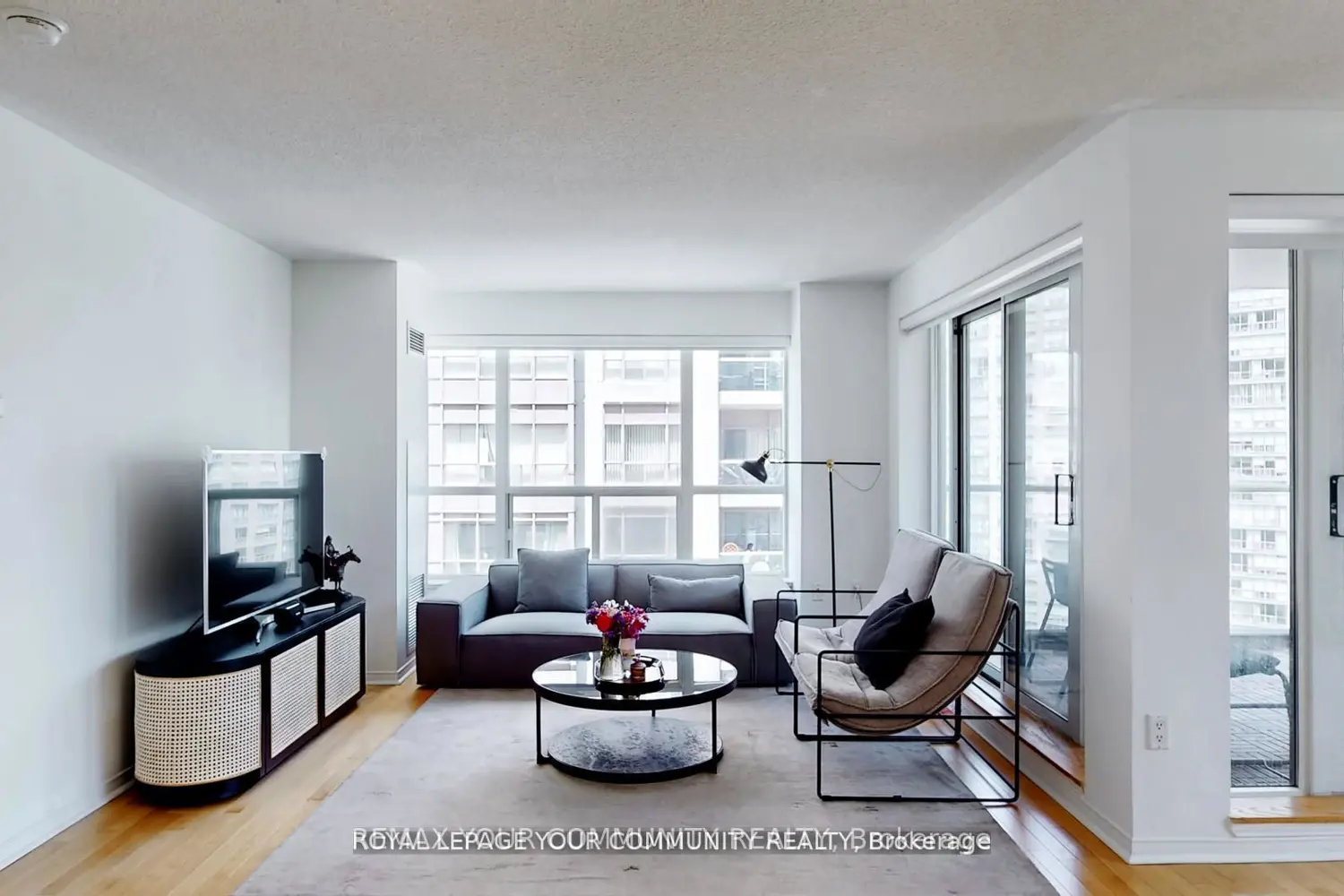 Additional image 4 of 909 Bay Street 1609