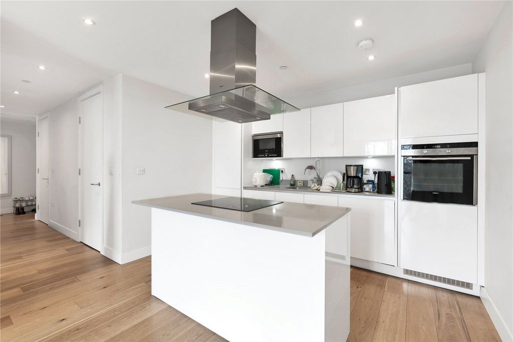 2 bed flat for saleParkside, Cambridge, Cambridgeshire CB1 photo 2