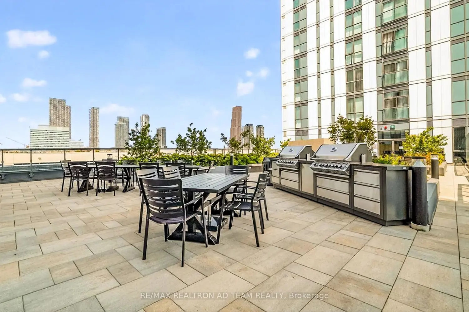 Additional image 18 of 10 Honeycrisp Crescent 717