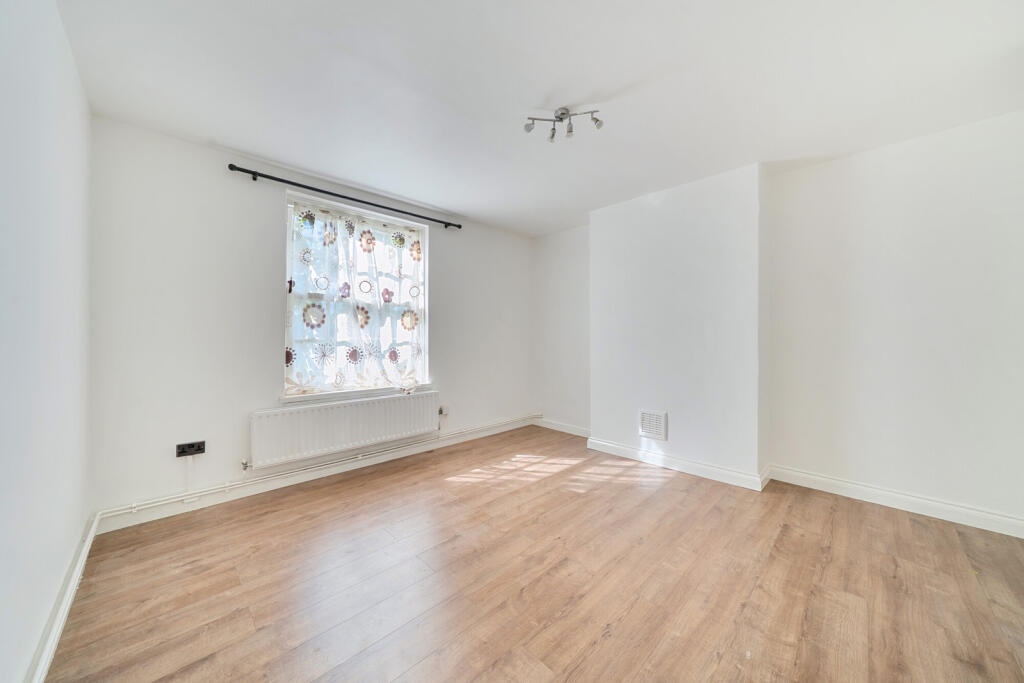 Additional image 3 of Room in a Shared Flat, Greystoke House, SE15, N1 7GU
