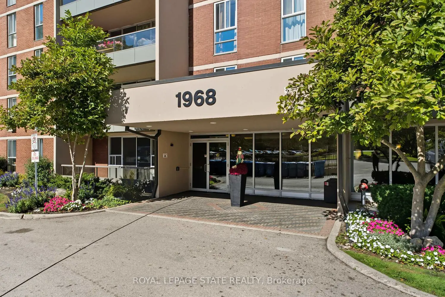 1968 Main Street 1103 photo 2