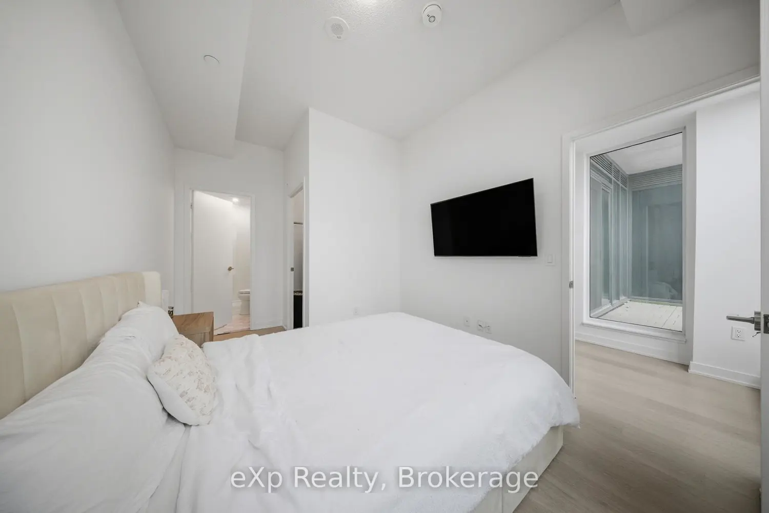 Additional image 11 of 859 The Queensway 209