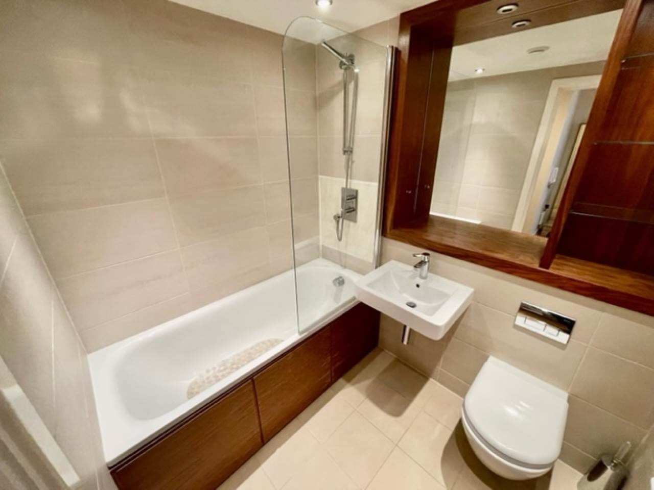 Additional image 8 of 1 Bed Flat, Watermans Place, LS1, N1 7GU