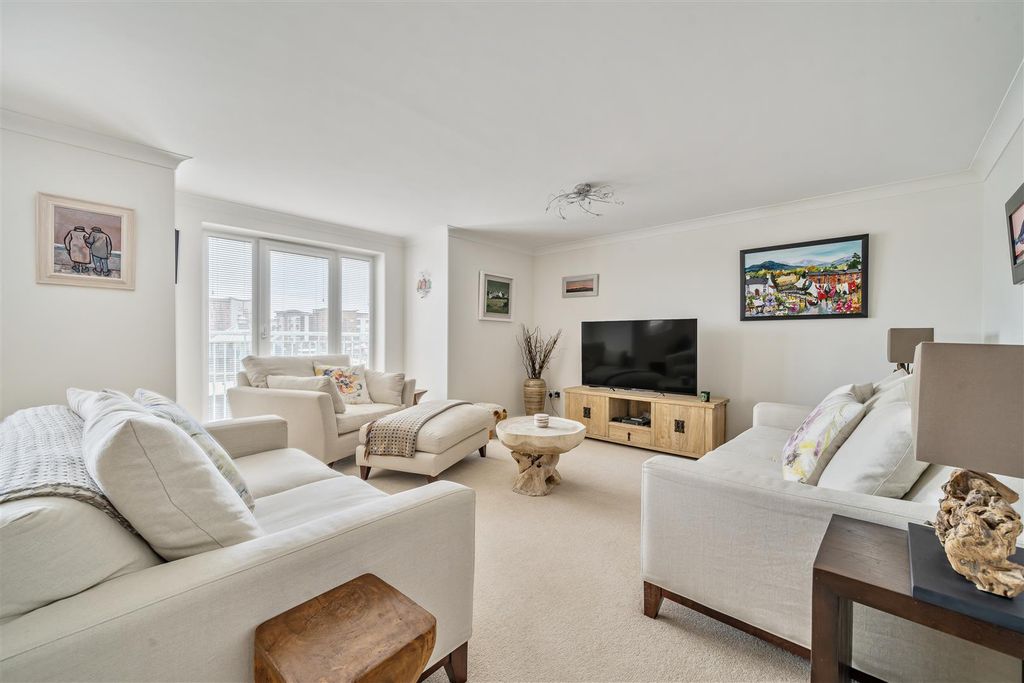 3 bed flat for salePocketts Wharf, Marina, Swansea SA1