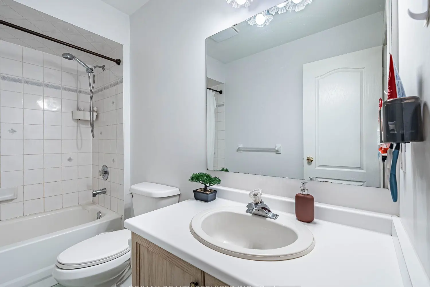 Additional image 9 of 1995 Royal Road 136