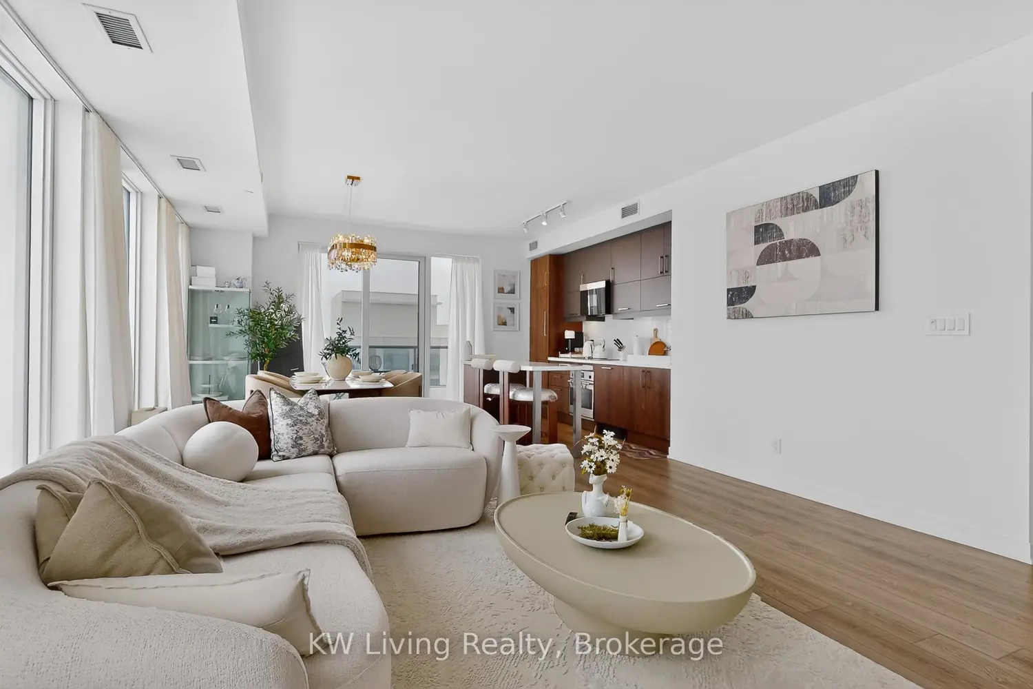 8119 Birchmount Road 1606 photo 3
