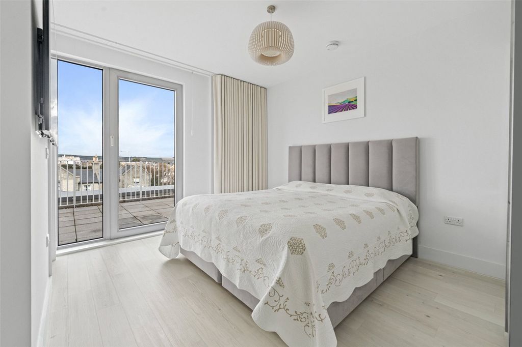 Additional image 14 of 3 bed flat for saleBayside Apartments, 62 Brighton Road, Worthing, West Sussex BN11