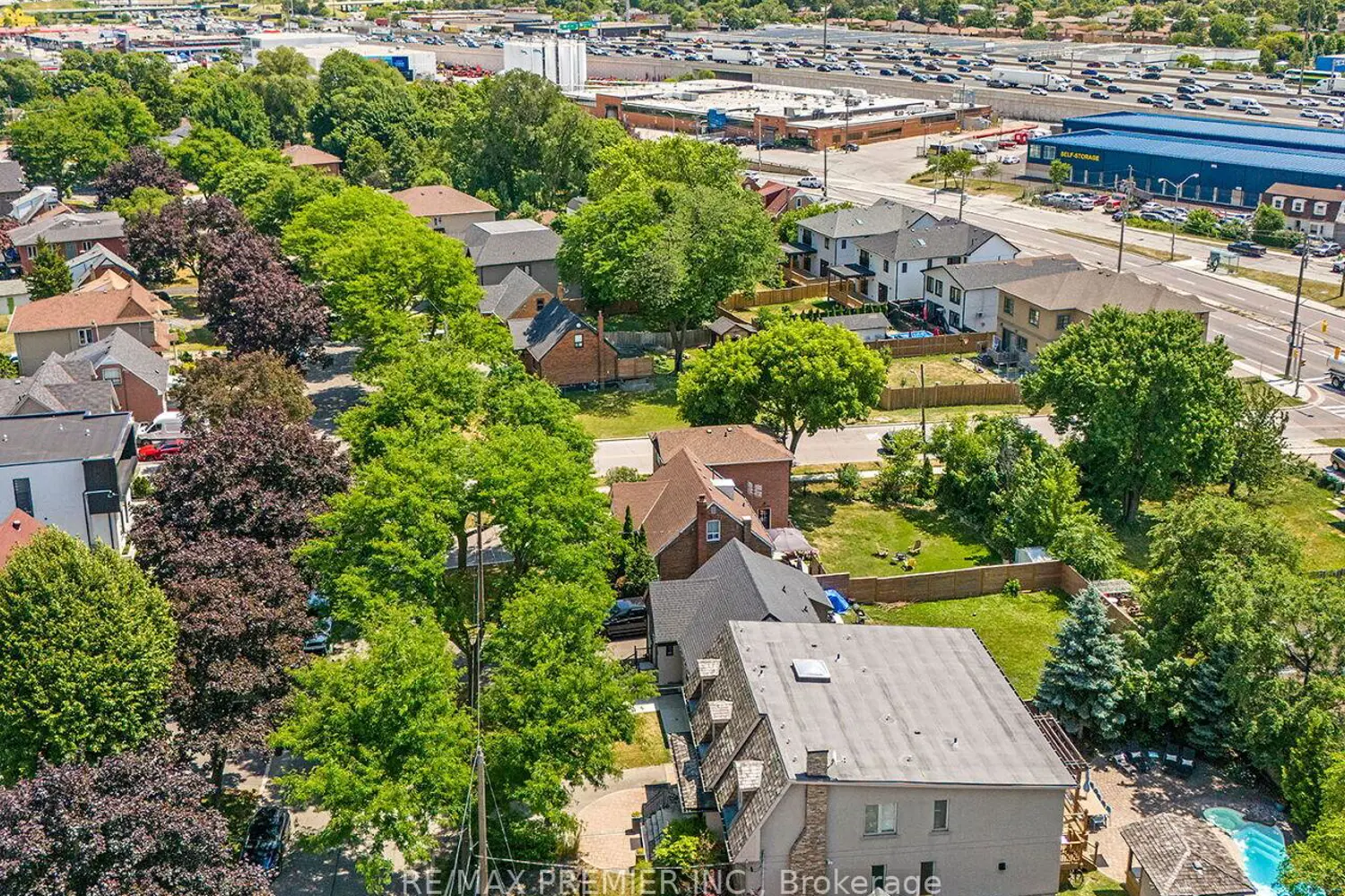 Additional image 16 of 35 Yorkdale Crescent