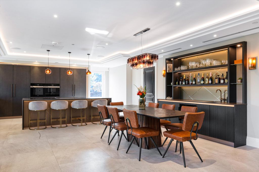 Additional image 5 of 6 bed detached house for saleCharters Gate, Hancocks Mount, Ascot, Berkshire SL5