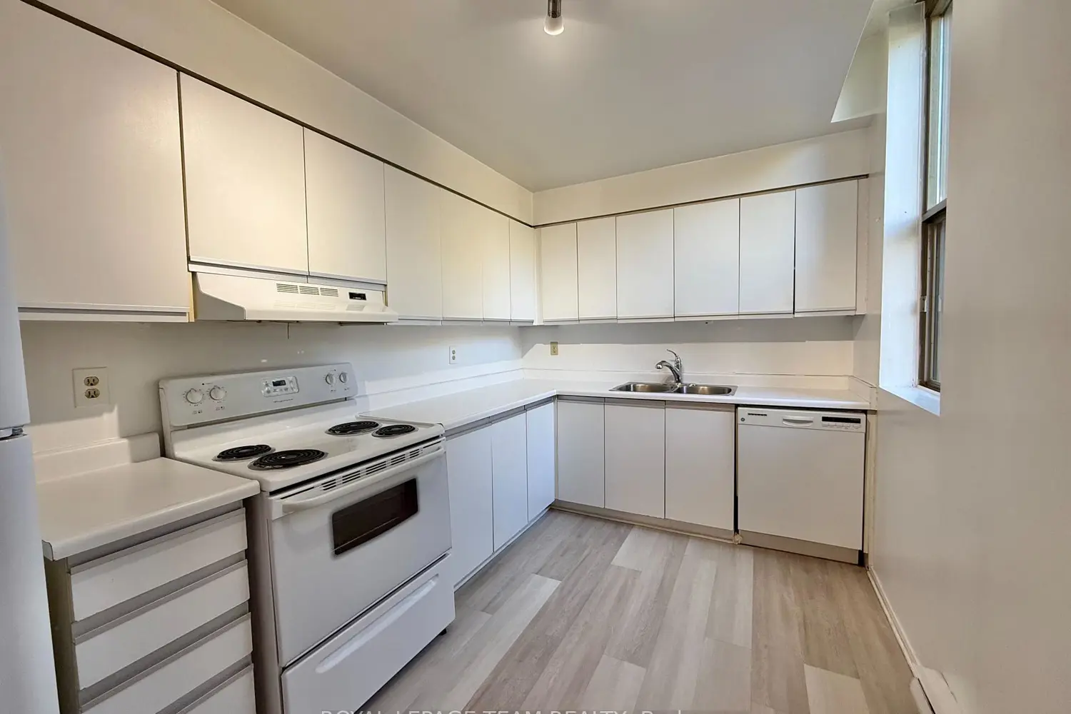 Additional image 7 of 2760 Carousel Crescent 102