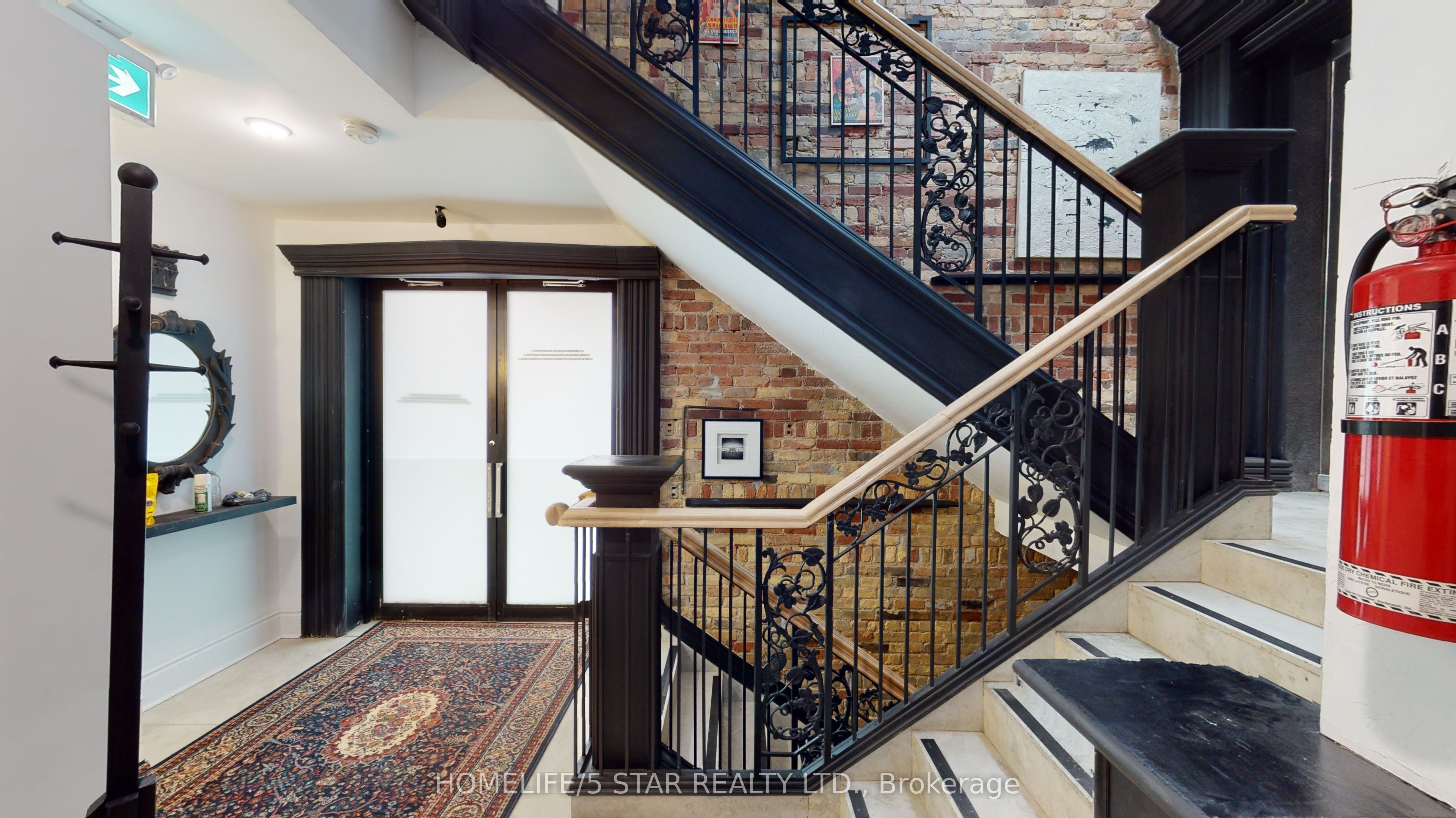 201-1152 Gerrard Street E, Toronto, ON, M4L 1Y2