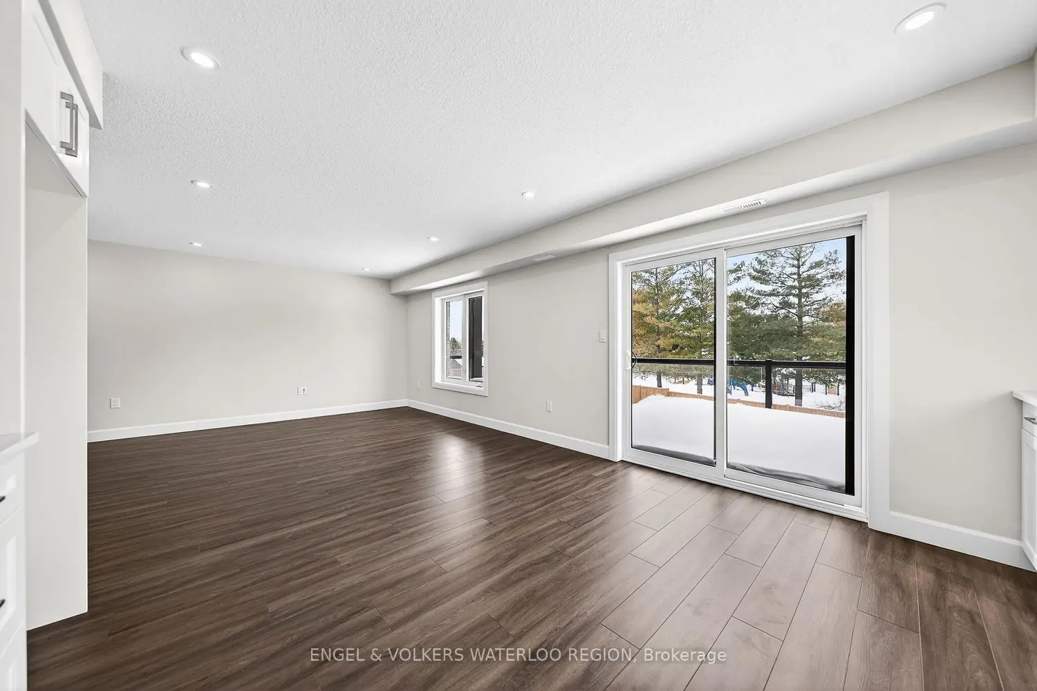 Additional image 9 of 3202 Vivian Line 49