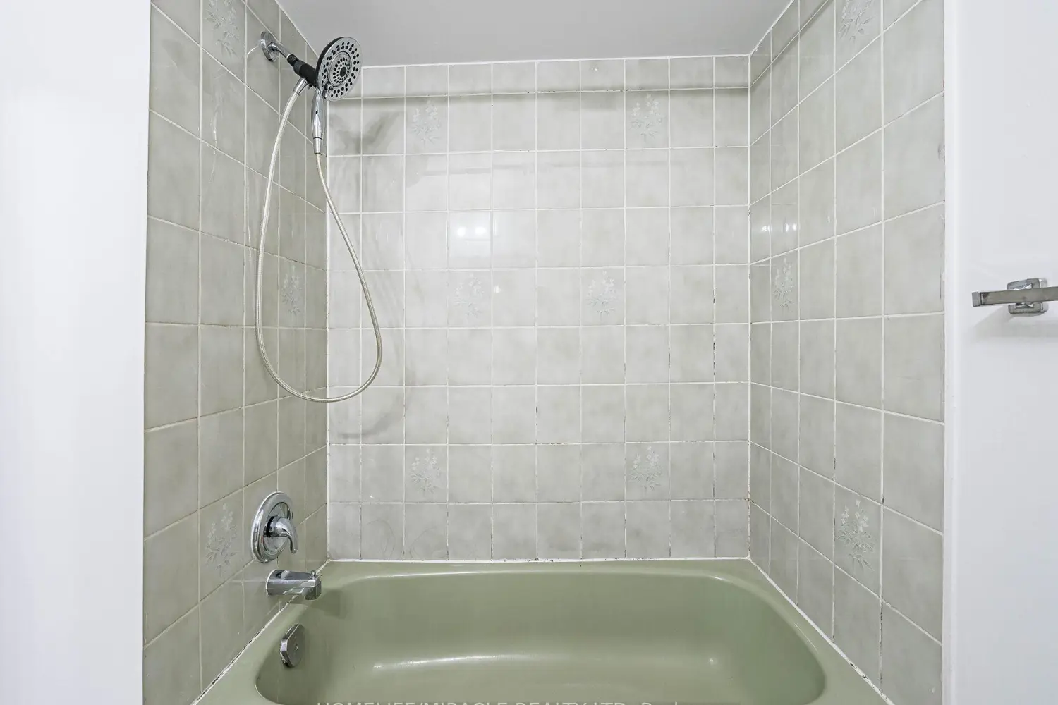 Additional image 12 of 209 Apache Trail