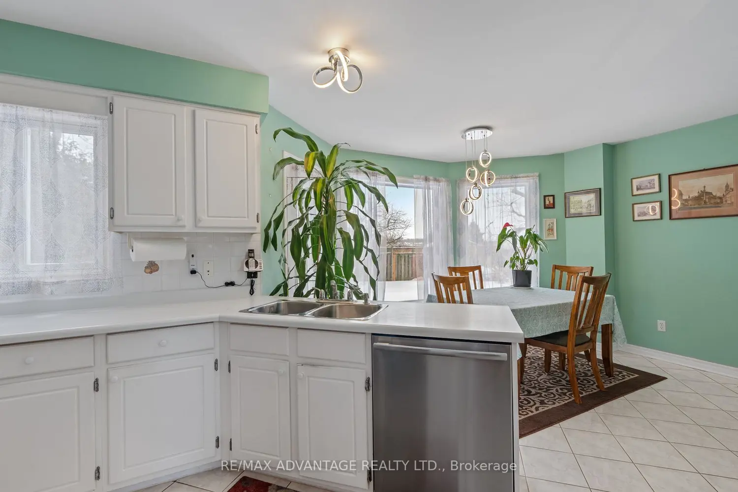 122 Barrydale Crescent photo 2