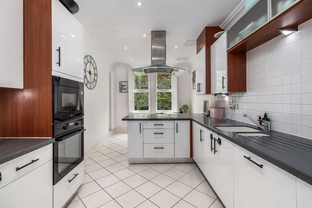 Additional image 8 of 2 bed flat for saleBarnfield House, St Hilarys Park, Alderley Edge SK9