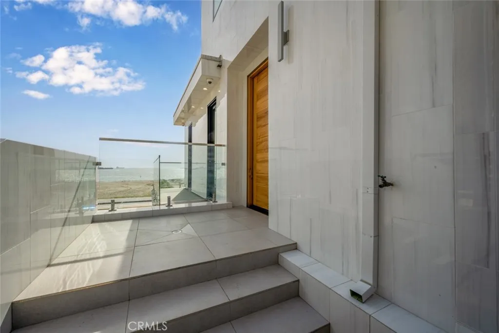 Additional image 3 of 1724 Bluff Pl, Long Beach, CA 90802