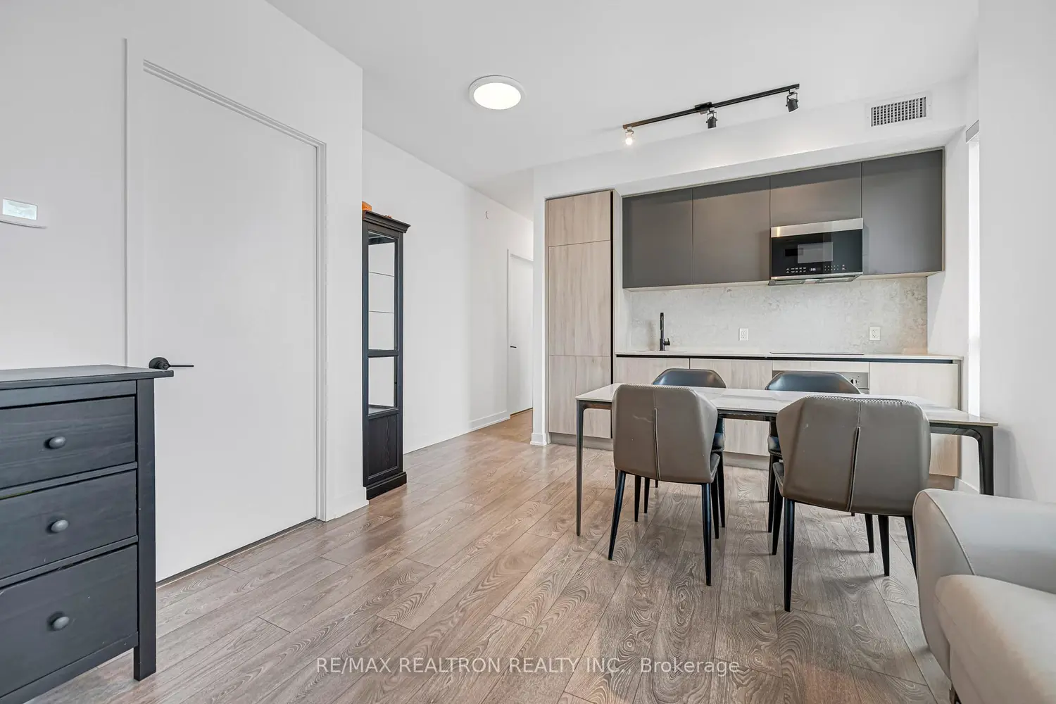 108 Peter Street 4302 photo 3