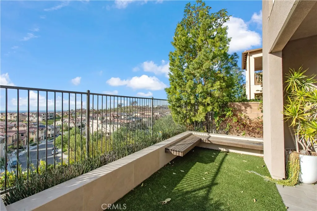 551 Serrano Summit Dr, Lake Forest, CA 92630