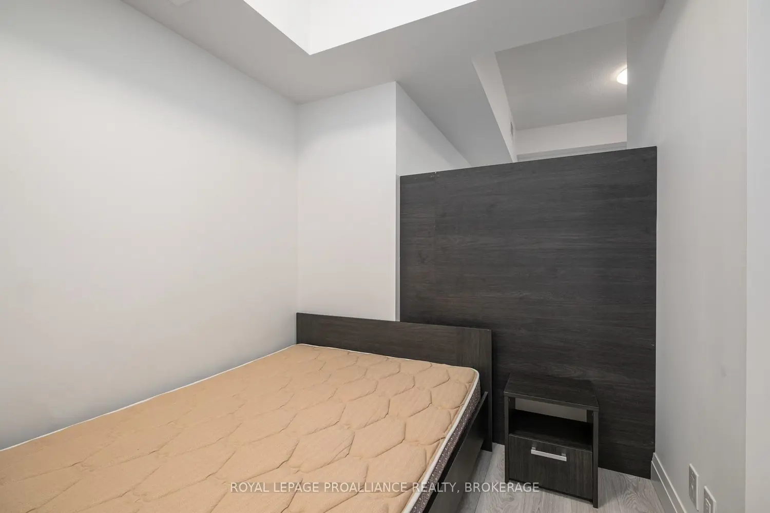 Additional image 5 of 652 Princess Street 415