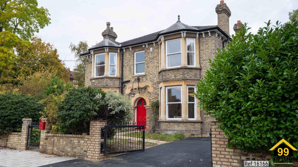 8 bed detached house for saleRothsay Place, Bedford, Borough MK40