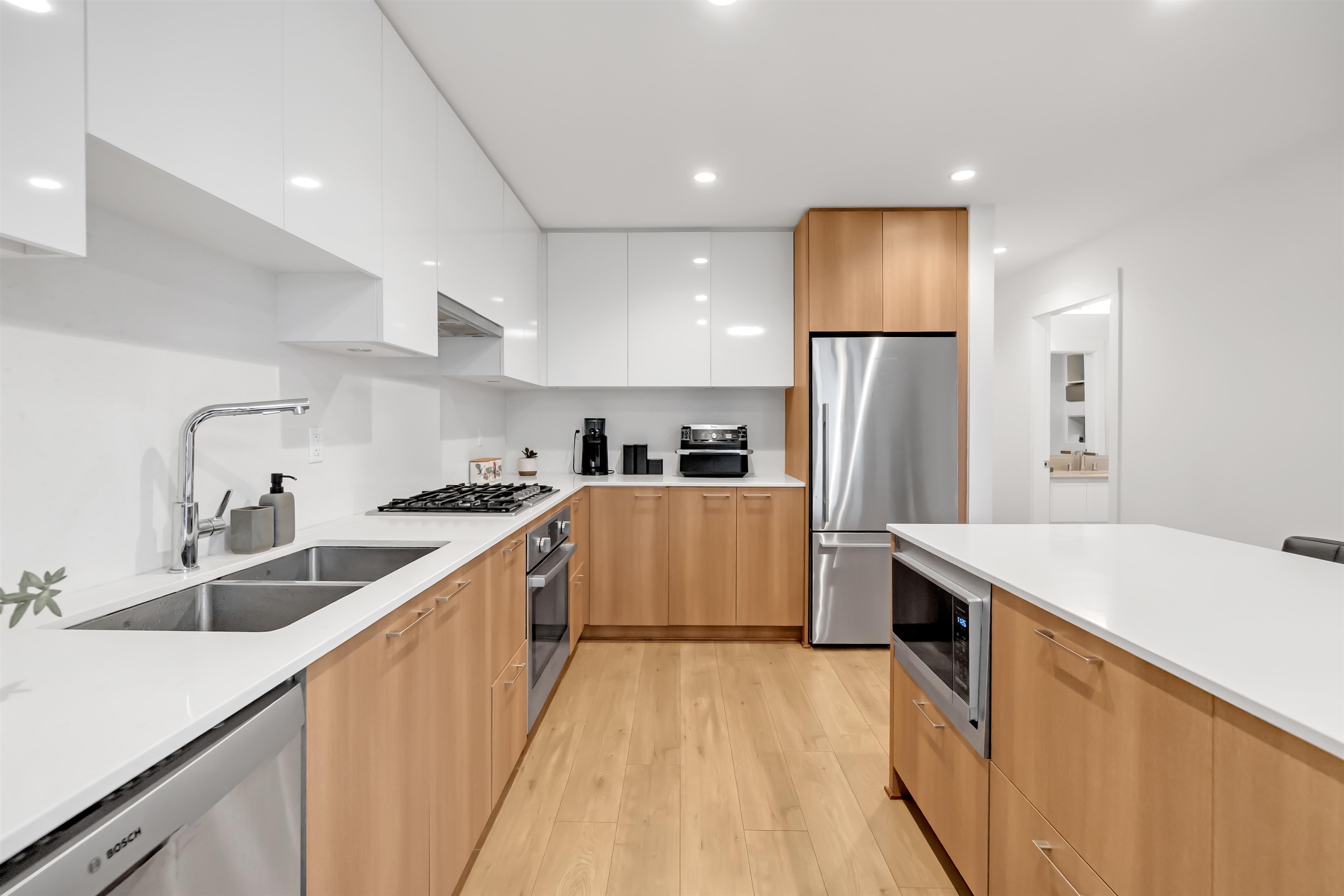 Additional image 6 of 303-715 15 Street W, North Vancouver, BC, V7M 1T2