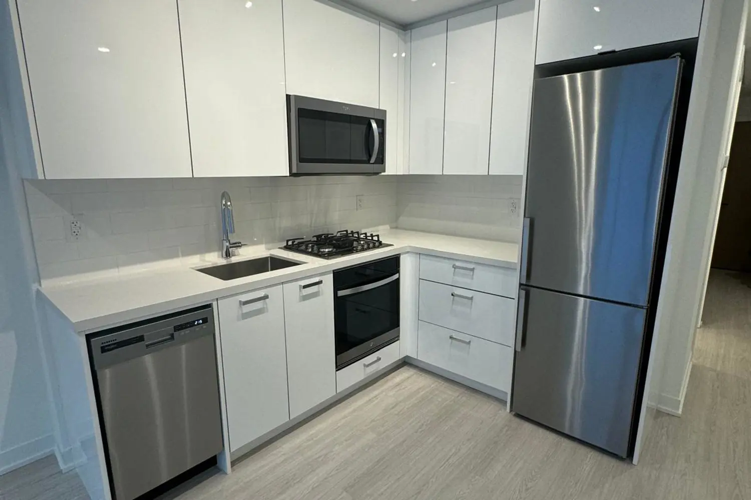 Additional image 2 of 195 Mccaul Street 411