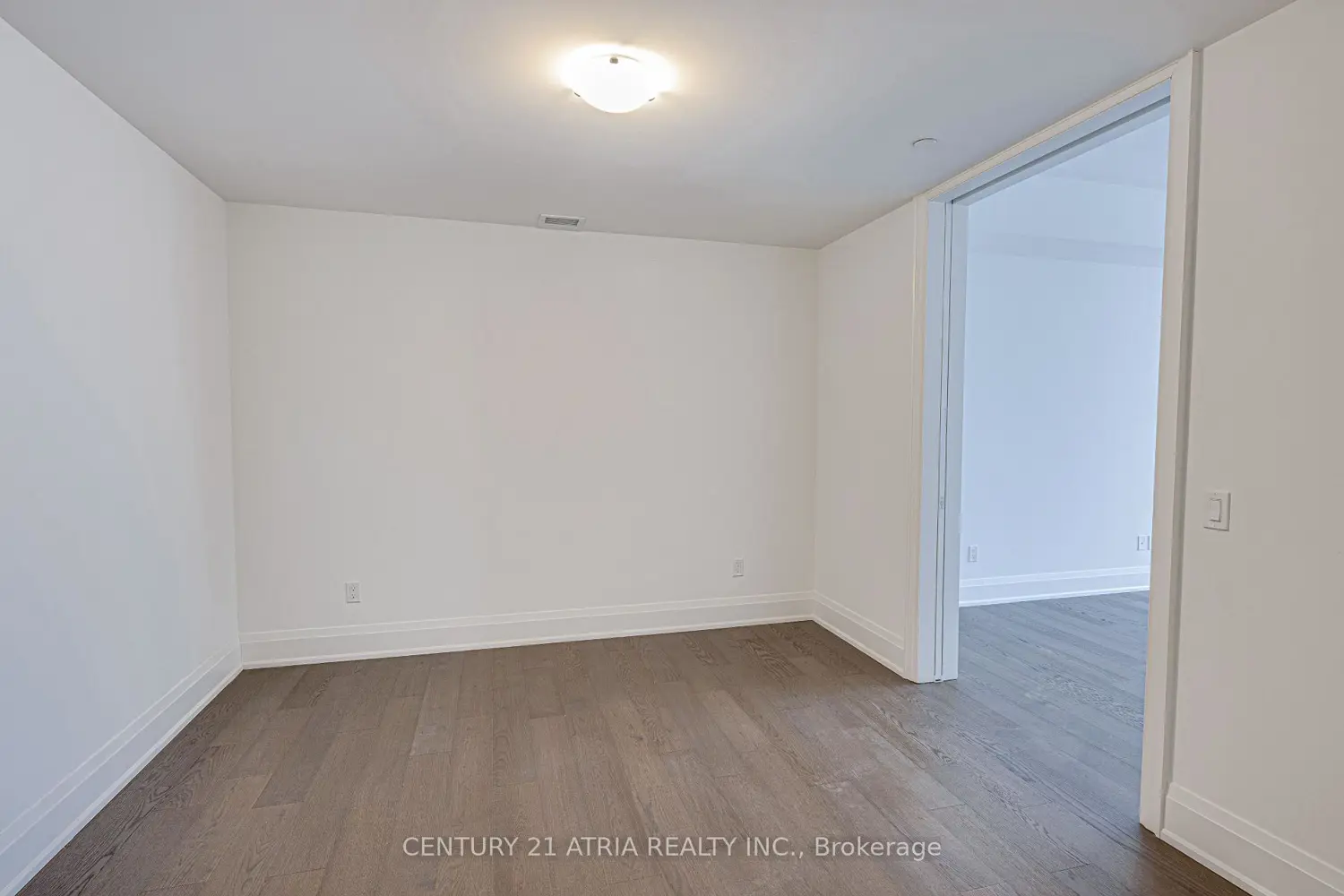 Additional image 9 of 1035 Southdown Road 2007