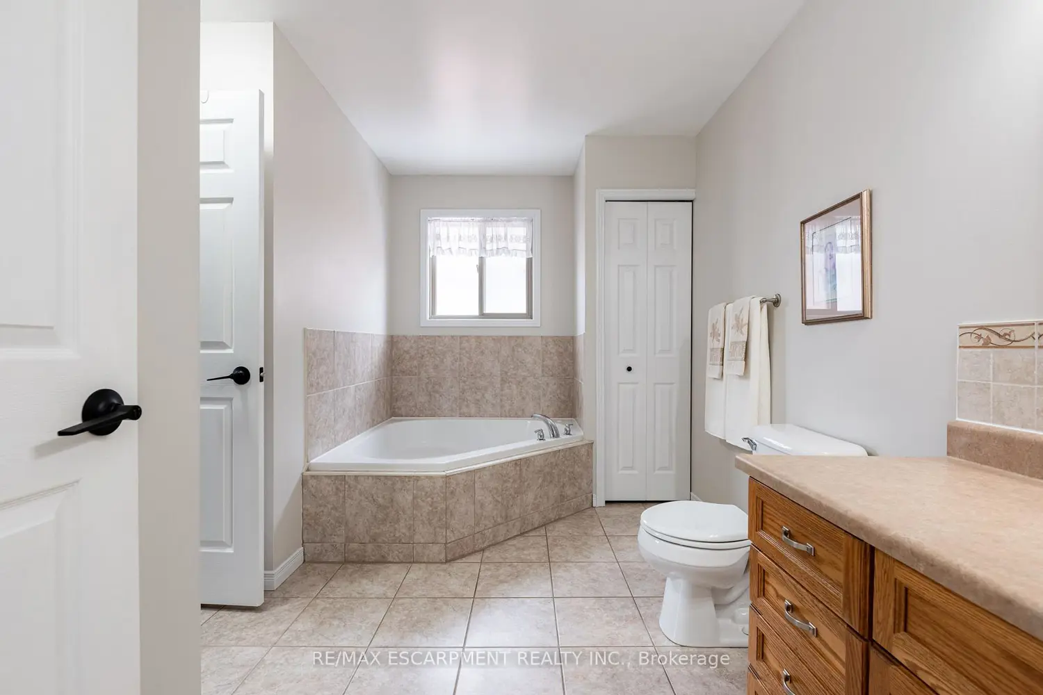 Additional image 9 of 62 Mission Road