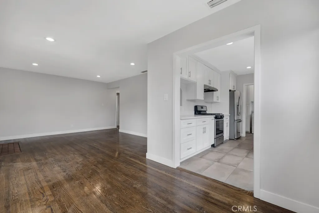 Additional image 9 of 18350 Lorne St, Reseda, CA 91335