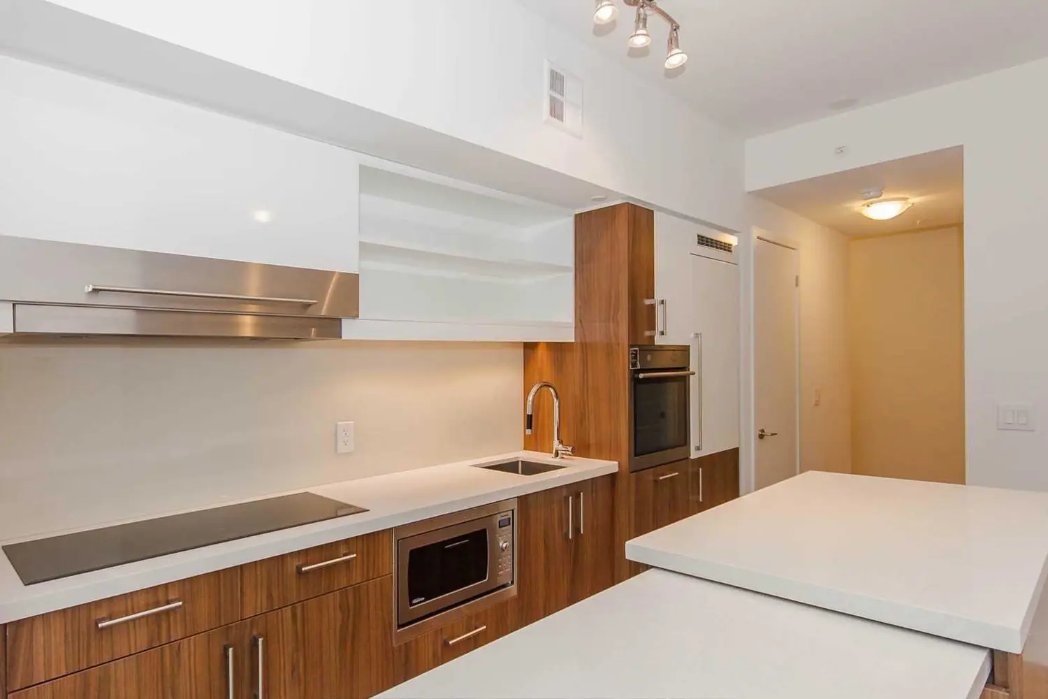 39 Sherbourne Street 703 photo 3