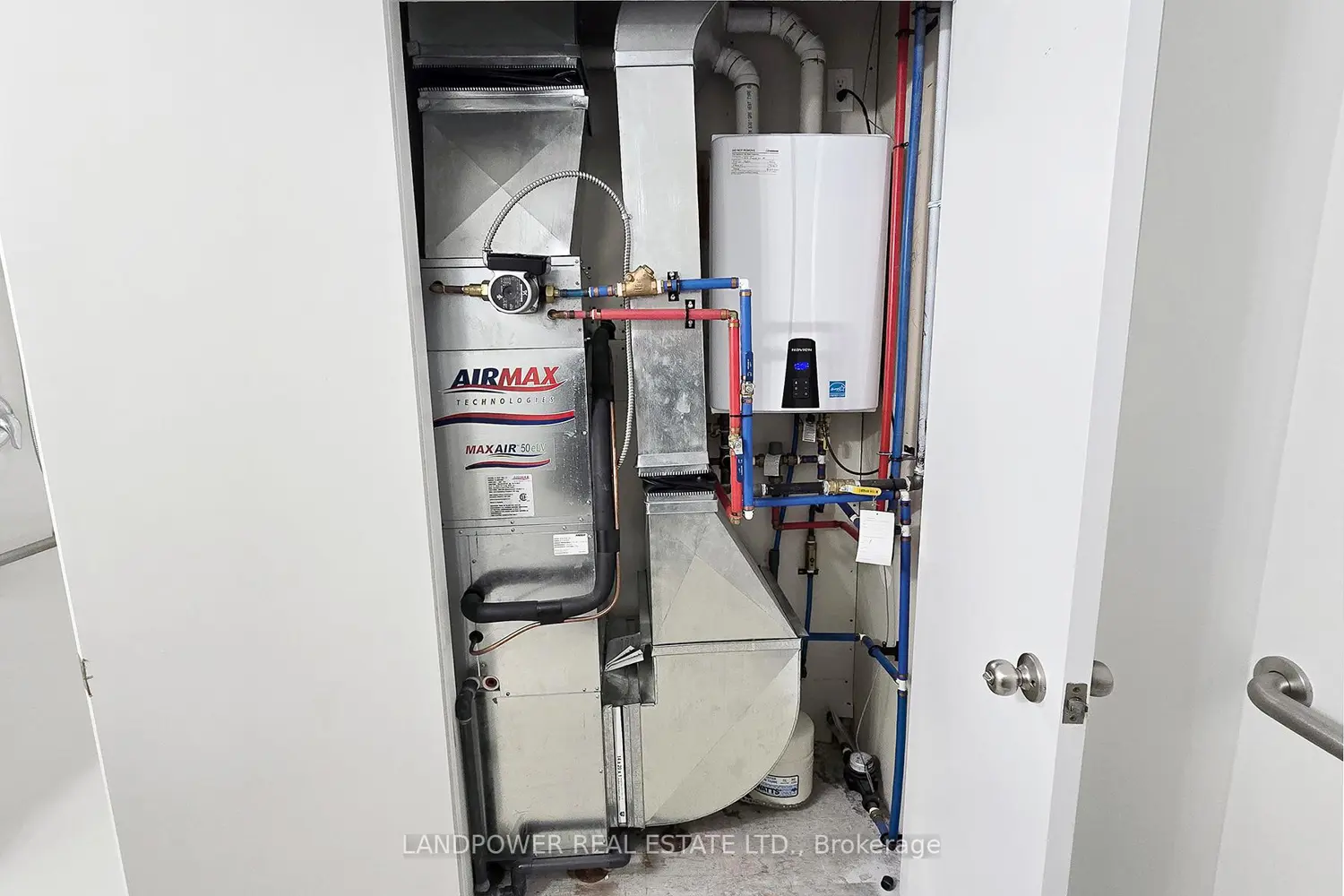 Additional image 16 of 1800 Simcoe Street 313