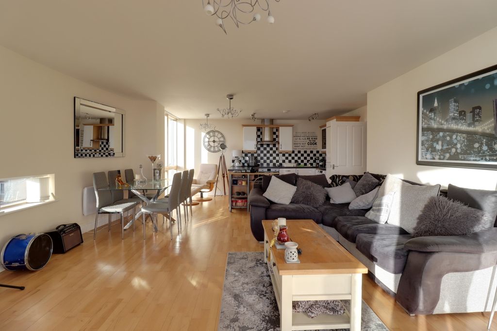 Additional image 8 of 2 bed flat for saleEsplanade House Esplanade, Porthcawl, Mid Glamorgan CF36