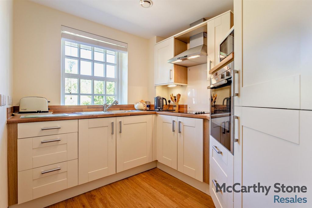 Additional image 5 of 2 bed flat for saleBarnhill Court, Barnhill Road, Chipping Sodbury, Bristol BS37