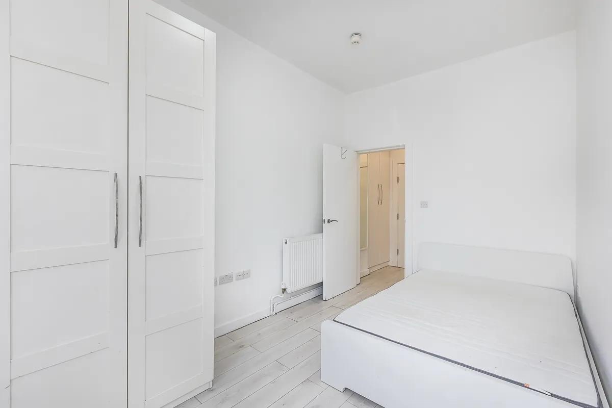 Studio Flat, Warwick Road, SW5, N1 7GU