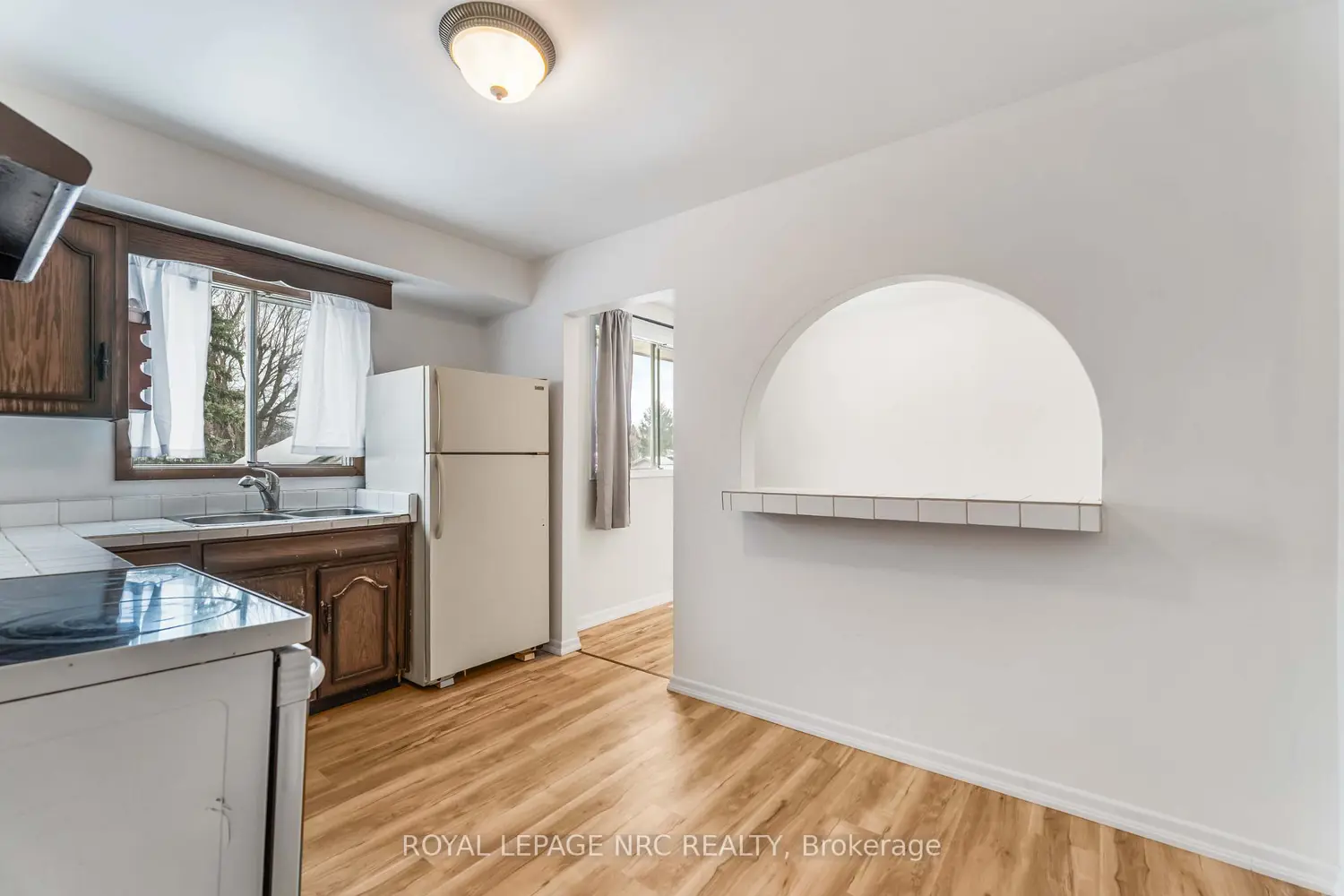 8025 Thorton Street photo 4