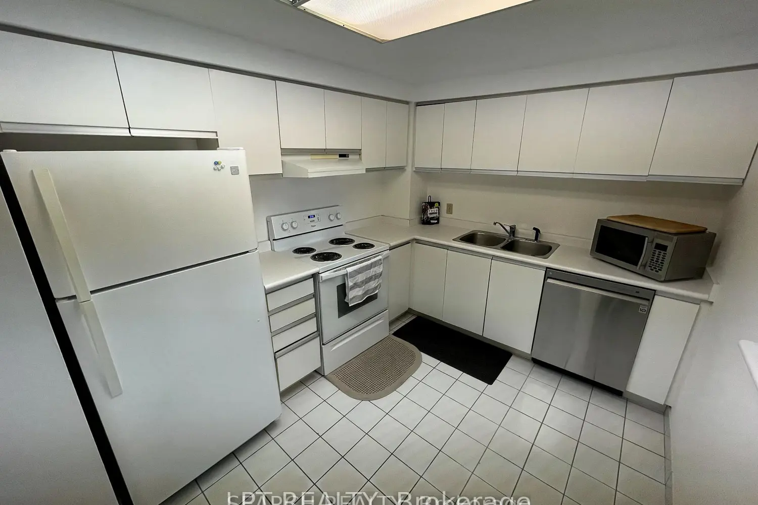 Additional image 12 of 711 Rossland Road 505