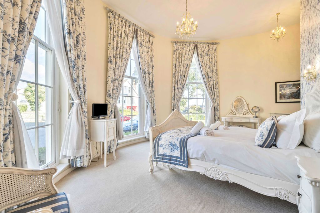 Additional image 9 of 2 bed flat for saleGyllyngdune Manor, Emslie Road, Falmouth, Cornwall TR11