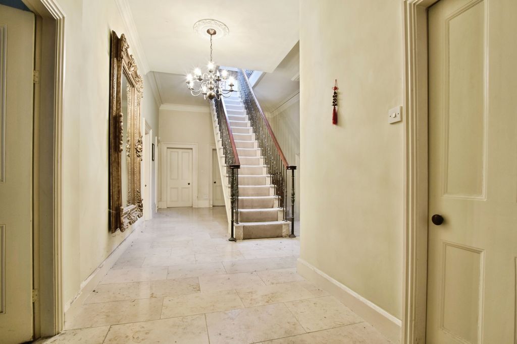 Additional image 2 of 4 bed flat for saleWoodleigh Court, Alderley Edge, Cheshire SK9