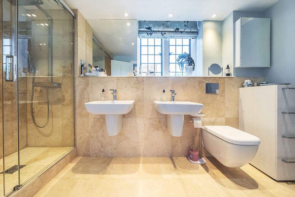 Additional image 14 of 2 bed flat for saleKings Drive, Midhurst GU29