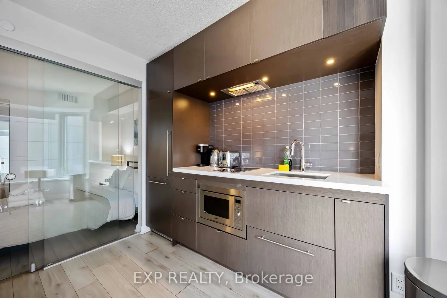 Additional image 11 of 155 Yorkville Avenue 1106