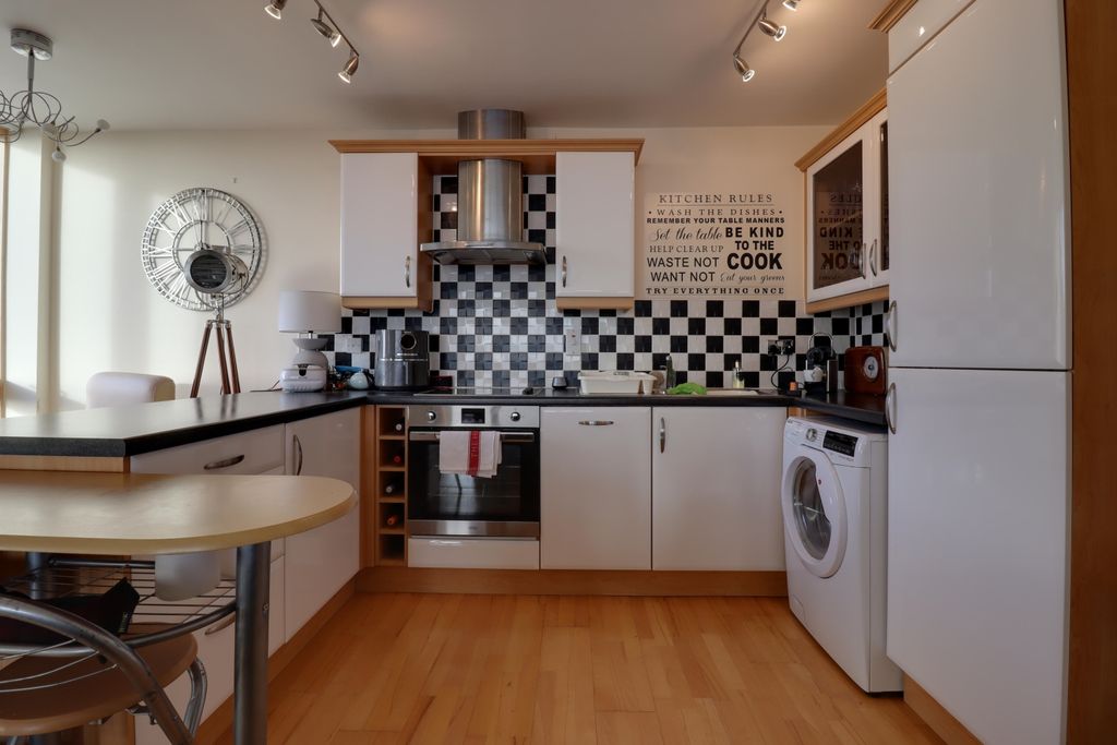 Additional image 5 of 2 bed flat for saleEsplanade House Esplanade, Porthcawl, Mid Glamorgan CF36